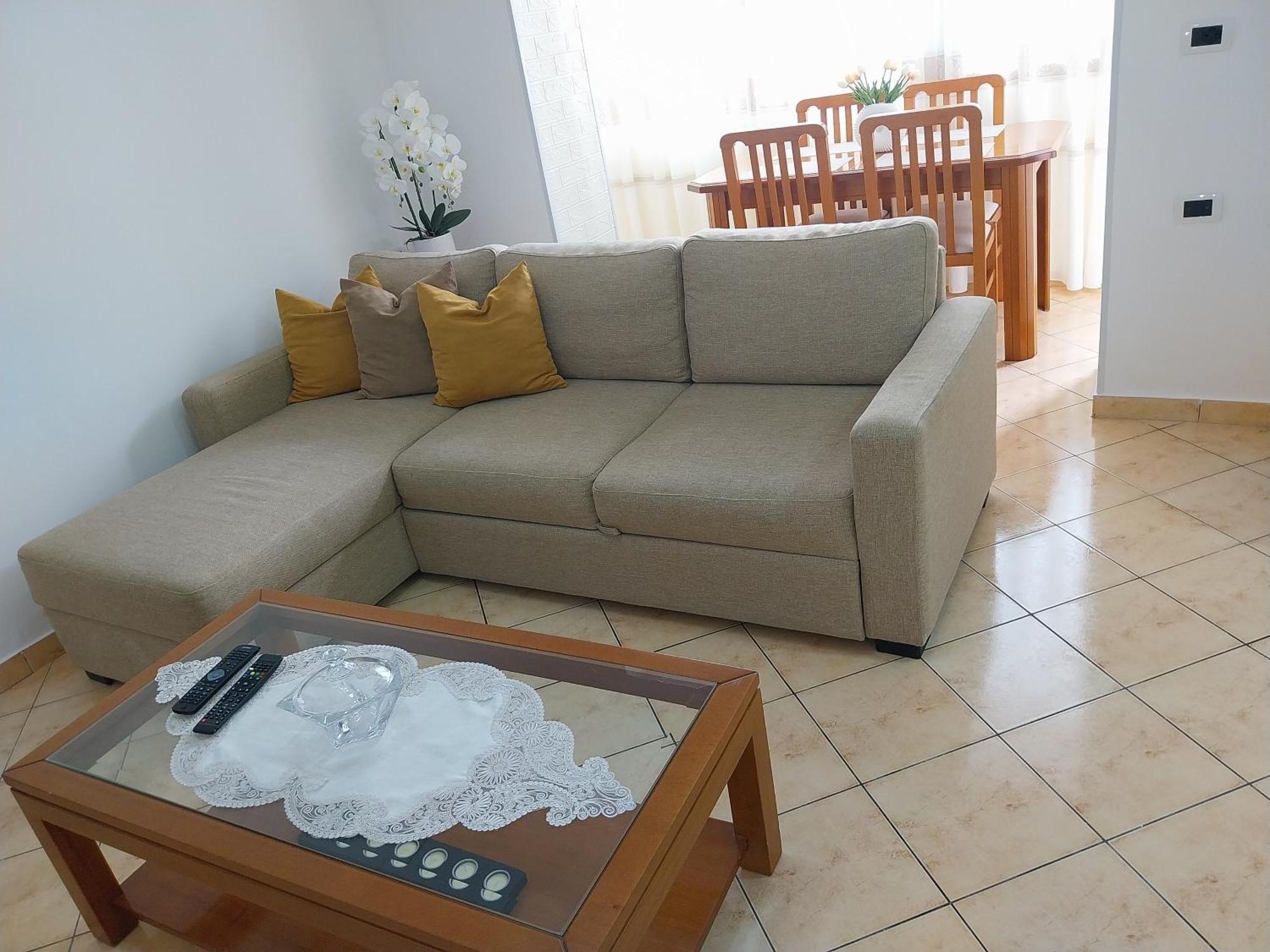 Ross Apartment